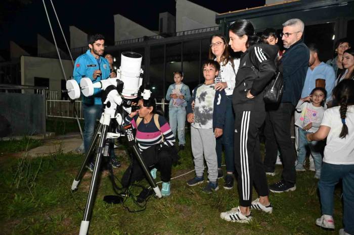 Antalya, Bilim Merkezi’nden Dünyanın Uydusunu Gözlemledi