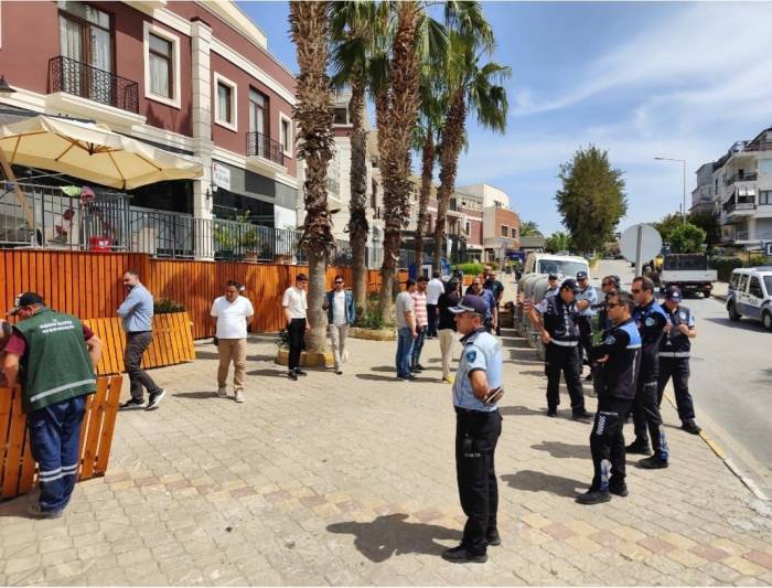 Kuşadası Belediyesi Kamusal Alan İşgallerine Müsaade Etmiyor