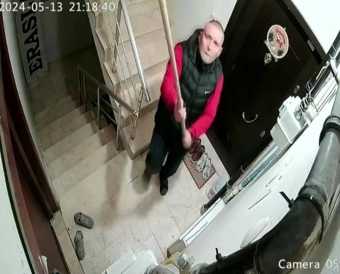 Pendik’te Kardeşiyle Anlaşmazlık Yaşadı, Aile Apartmanında Kameraları Kırdı