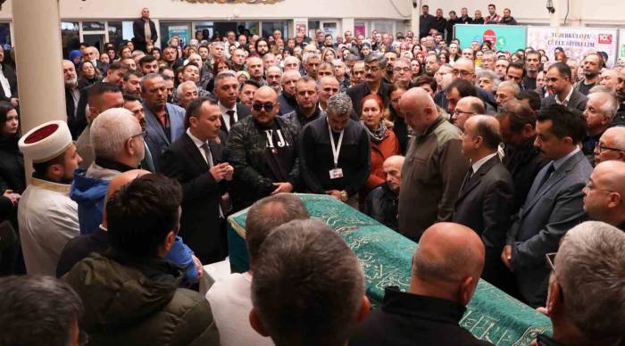 Denize Girdikten Sonra Kalp Krizi Geçiren Sağlık Çalışanına Veda