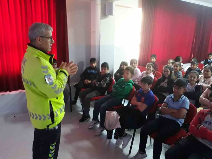 Öğrencilere Güvenlik Trafik Eğitimi Verildi