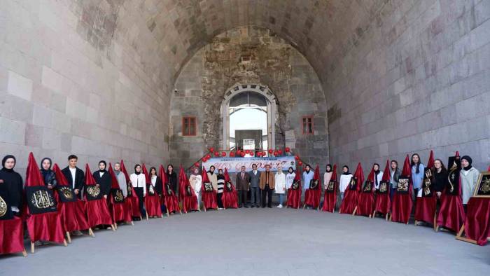 Tel İle Çivinin Aşkı Tuvalde Buluştu