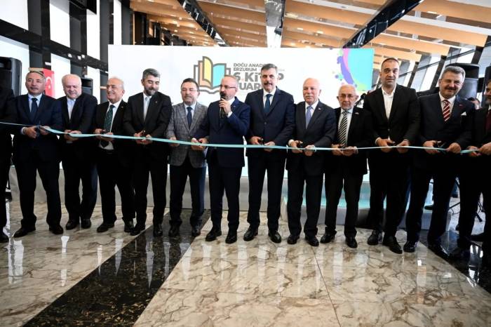 Vali Mustafa Çiftçi, Doğu Anadolu Erzurum Kitap Fuarı’nın Açılışına Katıldı