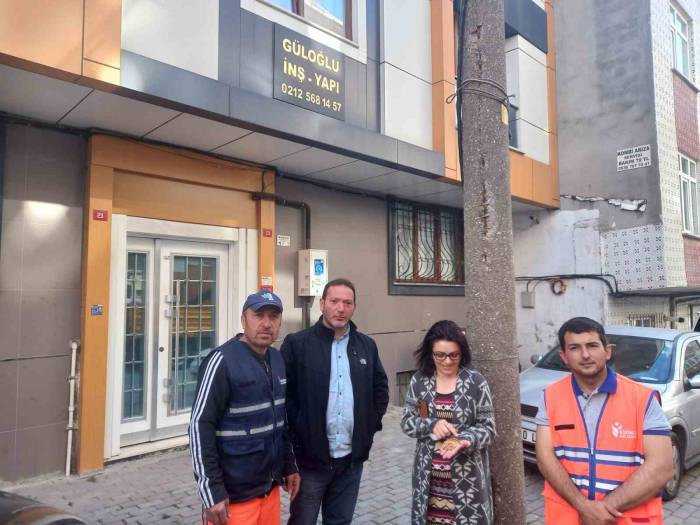 Atık Eşyalardan Çıkan Altın Sahibine Teslim Edildi