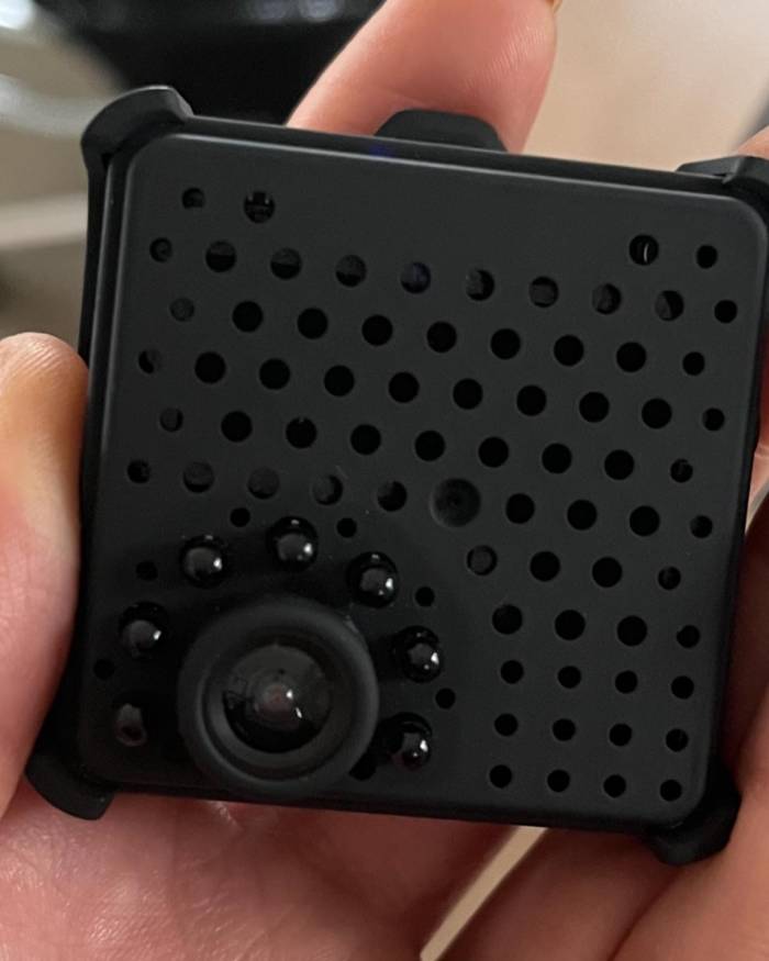 Gizli Kamera Skandalına, Komik Açıklama