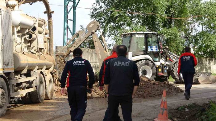 Kocaeli’de Doğalgaz Borusu Delindi: Sızıntı Ekipleri Harekete Geçirdi