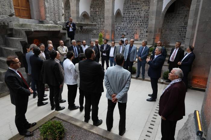 Başkan Palancıoğlu, Referans Projelerini Meclis Üyelerine Anlattı