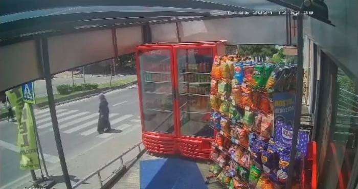 Büyükçekmece’de Yaya Geçidinde Kadına Motosiklet Çarptı, Metrelerce Öteye Savurdu