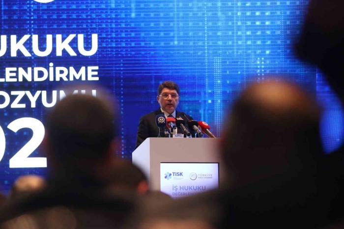 Bakan Tunç: "asıl Önemli Olan Türkiye Yüzyılı’na Başlarken Darbe Anayasasından Kurtulmuş Bir Anayasayla Yola Devam Etmek”