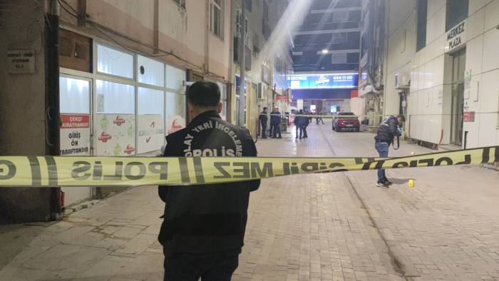 Önce Bıçaklar Konuştu, Sonra Mermiler Havada Uçuştu