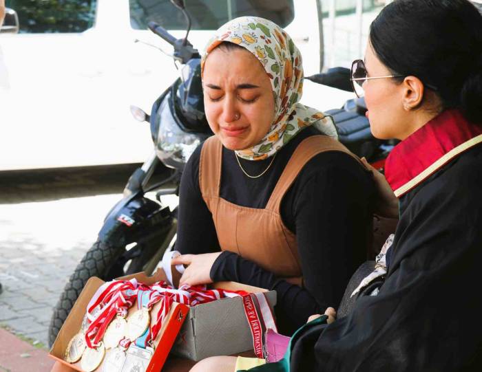 Kampta Sakatlanıp Spor Yaşamı Sona Eren Milli Judocuyu Ağlatan Karar