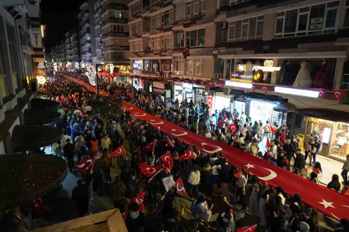 Samsun’da 1919 Metrelik Bayrakla "Fener Alayı Ve Gençlik Haftası" Yürüyüşü