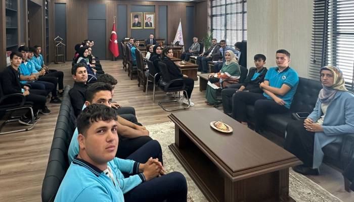 Samsat Kaymakamı Bakan, Gençlerle Buluşuyor