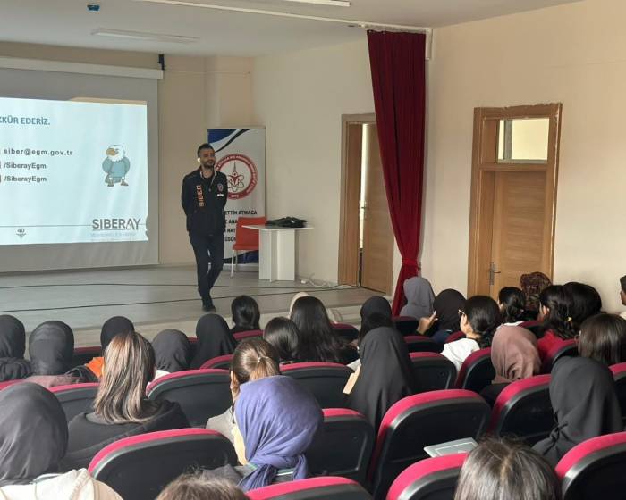 Ağrı’da Öğrenci Ve Velilere Siber Güvenlik Seminerleri Düzenlendi