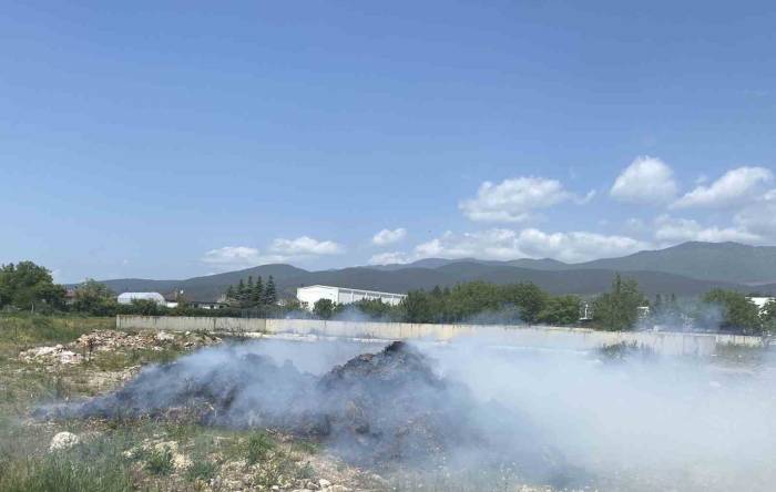 Atıl Haldeki Samanlar Alev Alev Yandı