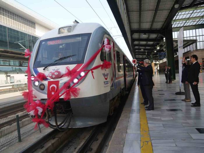 “Tenezzüh Treni”, 90 Yıl Sonra “Tuz Ekspresi” Olarak Çankırı Seferlerine Başladı