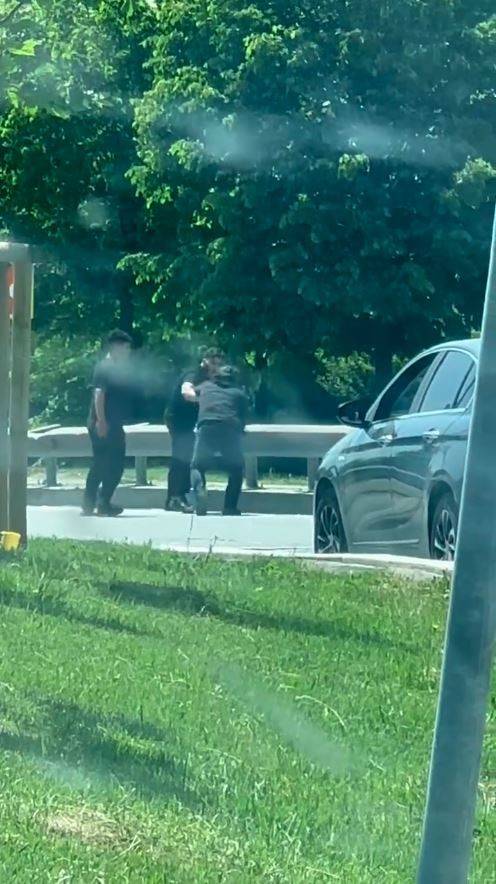 Sultangazi’de Trafikte İki Grup Arasında Silahlı Kavga: 3 Yaralı