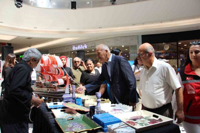 60 Yaşından Sonra Fırçayı Eline Alan Vatandaşlar Ortaya Sanat Eserleri Çıkardı