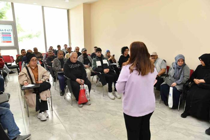 Esbim Esenyurt’ta İşsizlik Sorununu Çözüyor