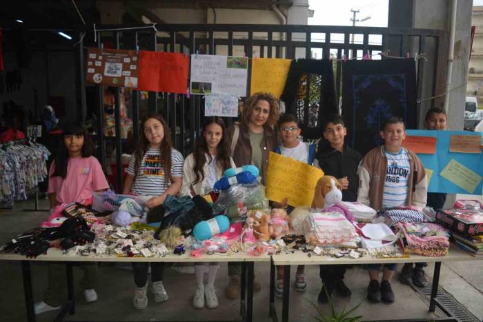 Aliağa’da Öğrencilerden Sokak Hayvanlarına Dokunaklı Destek