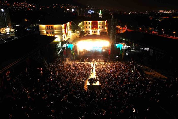 Osmangazili Gençler Türkçe Rapin Yıldızlarıyla Coştu