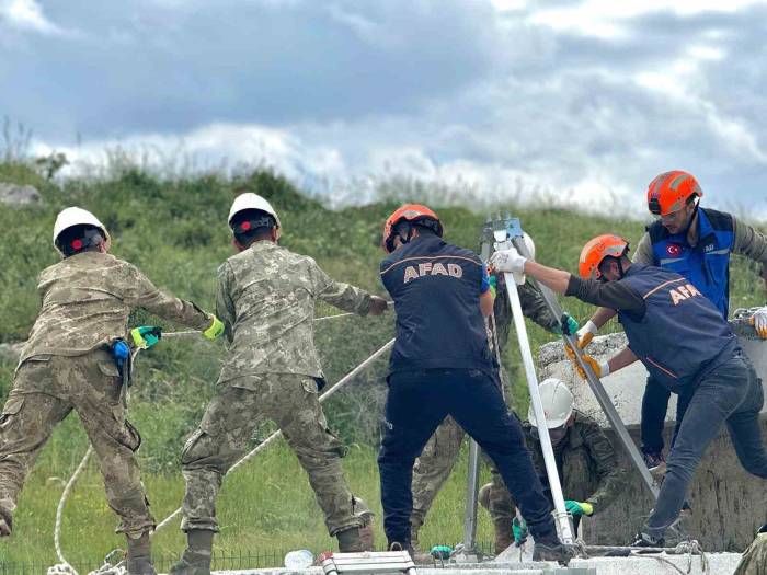 Afad "100 Bin Arama Kurtarma Personeli" Hedefiyle Şırnak’ta Gönüllü Ekipler Yetiştiriyor