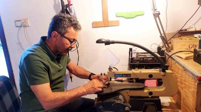 Babasının Felç Kalması Onu Sanata Yöneltti