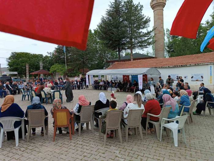 Altay Köyü’nde Orta Oyunu Gösterisi Ve Atölyesi Gerçekleştirildi