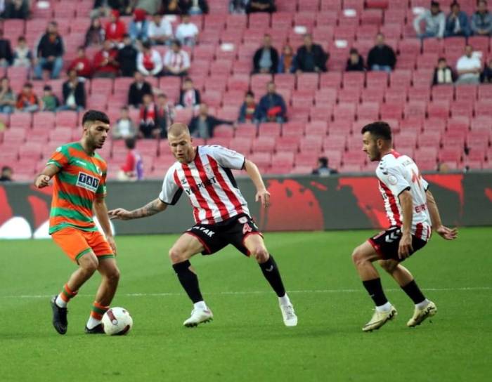 Trendyol Süper Lig: Samsunspor: 0 - Alanyaspor: 1 (İlk Yarı)