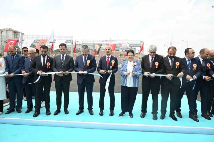 Bakan Uraloğlu: "Bin 714 Kilometre Olan Otoyol Ağımız 3 Bin 726 Kilometreye Ulaştı"