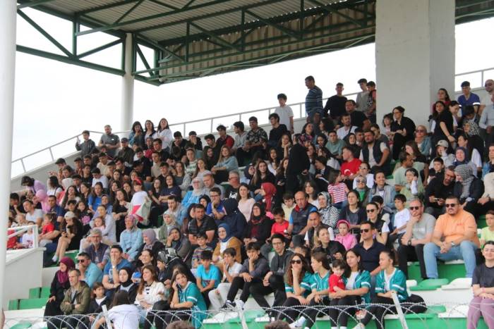 İznik’te 19 Mayıs Coşkusu Stada Sığmadı