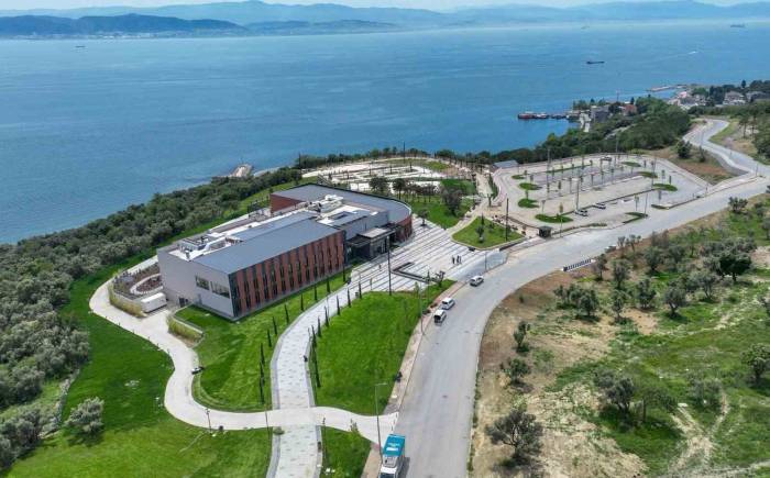 Manzaralı Kütüphane Gençlere Armağan Edildi