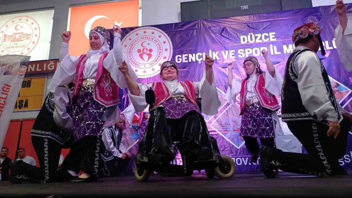Huzurevi Sakinlerinin Konseri Ayakta Alkışlandı