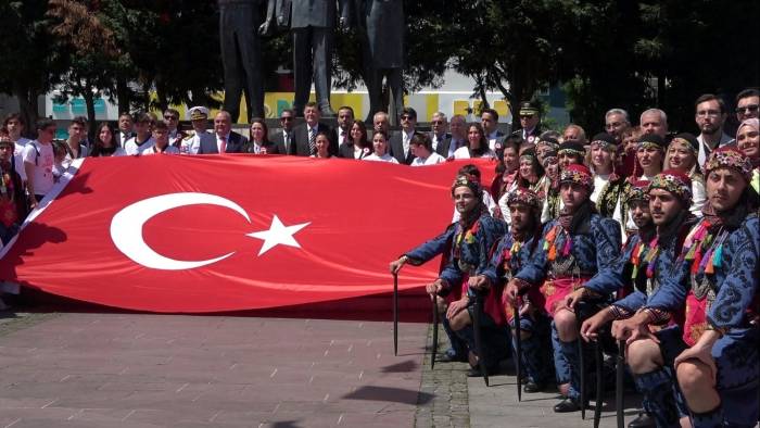 19 Mayıs Kutlamalarında Birlik Ve Beraberlik Pozu