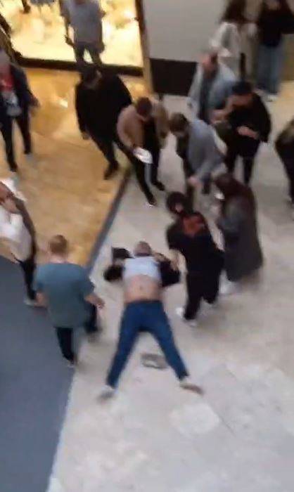 Bayrampaşa’da Forum İstanbul Avm’de İntihar Girişimi