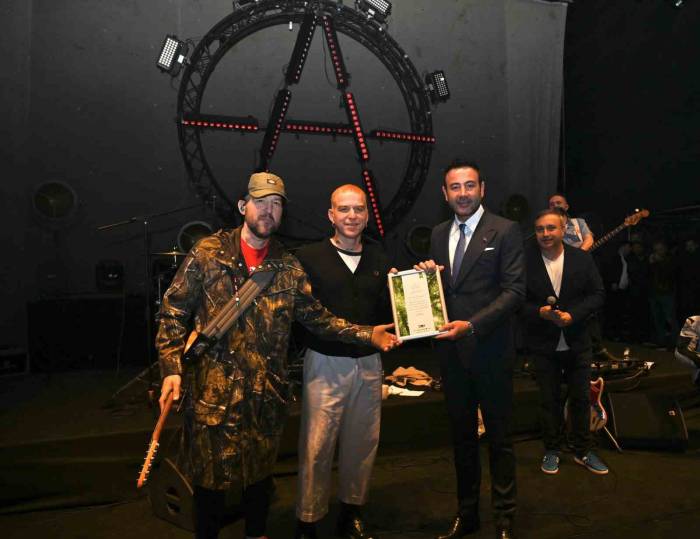 Beşiktaş Gençlik Festivali’nde Ozan Doğulu Ve Athena Sahne Aldı