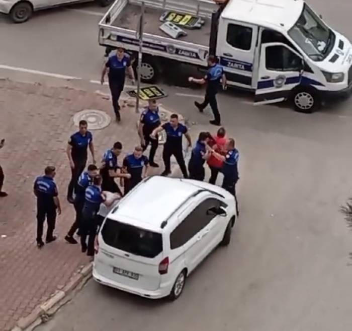 Tabelasına El Konulan Esnaf Zabıtaya Bıçakla Saldırdı