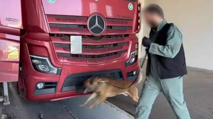 Böylesi Görülmedi: Kokuyu Gizlemek İçin Uyuşturucu Maddeye Kahve Sürmüşler