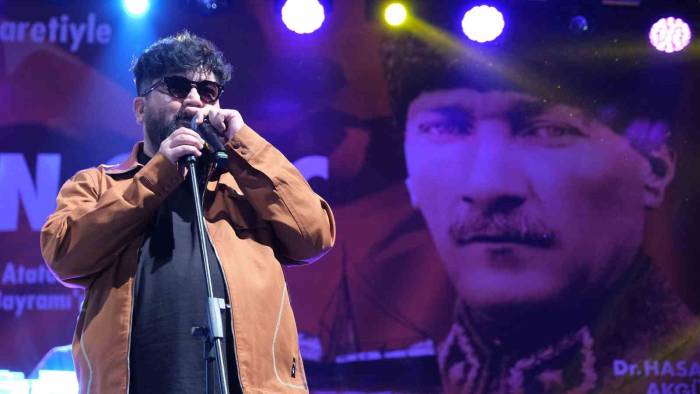 Büyükçekmece’de Düzenlenen 19 Mayıs Kutlamalarına Vatandaşlar Akın Etti