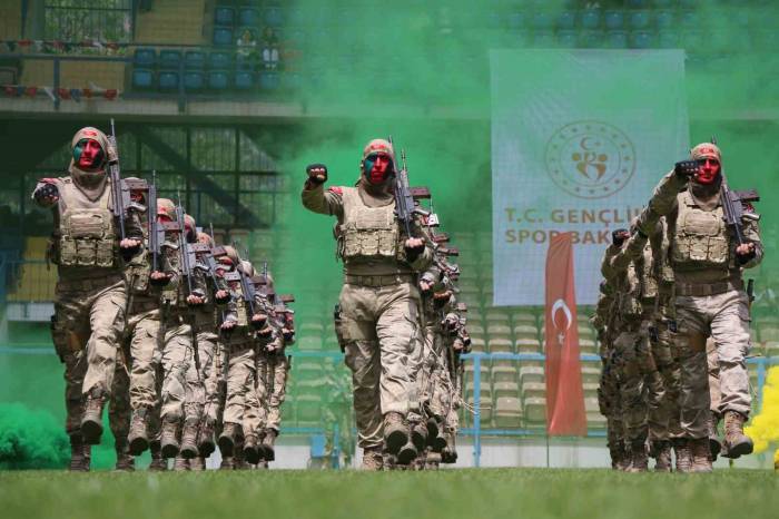 19 Mayıs Kutlamalarına Komandolar Damga Vurdu