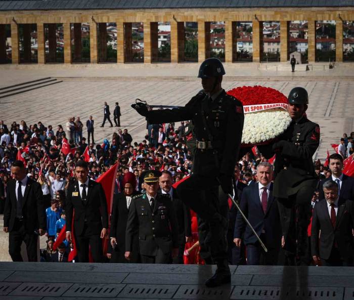 Gençlik Ve Spor Bakanı Bak’dan Anıtkabir’e Ziyaret
