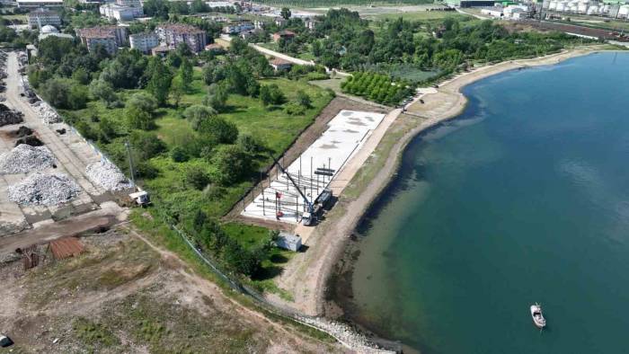 Başiskele Su Sporları Merkezine Çelik Kolon