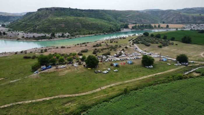 Adanalı Muhtar Mahalleli Kaynaşsın İstedi, İlk Vaadini Gerçekleştirdi