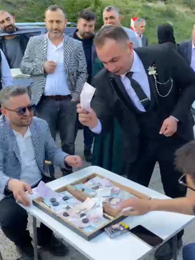 Tavla Masası Kurarak Konvoyun Önünü Kestiler