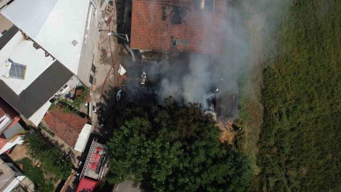 Bursa’da Bir Ahırda Çıkan Yangın Paniğe Sebep Oldu