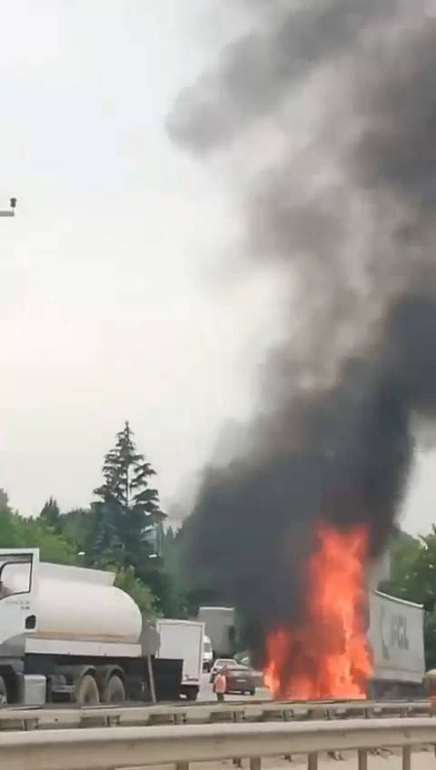 Bursa’da Tır Alevlere Teslim Oldu