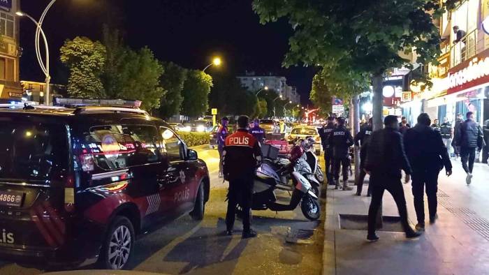 Derbi Kavgasını Ayırmak İsterken Bıçaklandılar