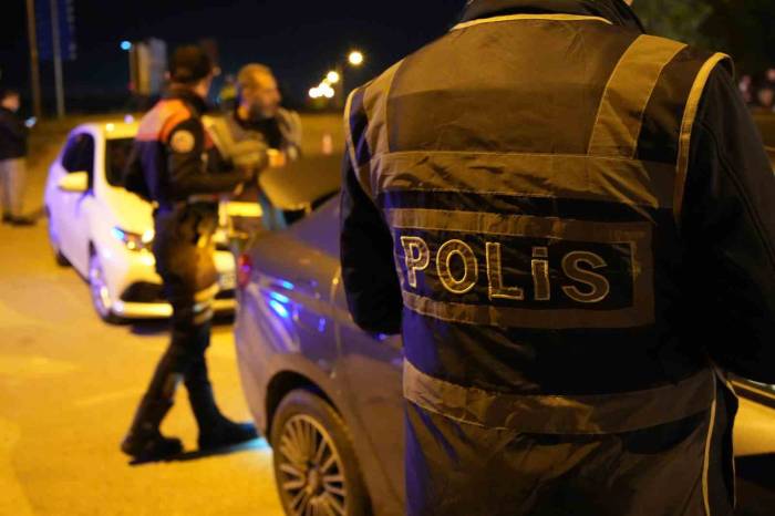 Edirne’de Polisin ’dur’ İhtarına Uymayan Sürücü: "Çevirdik Direksiyonu Kaçtık"