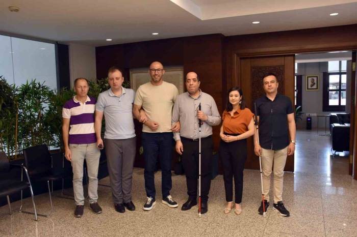 Başkan Zencirci, Altı Nokta Körler Derneği’ni Ağırladı