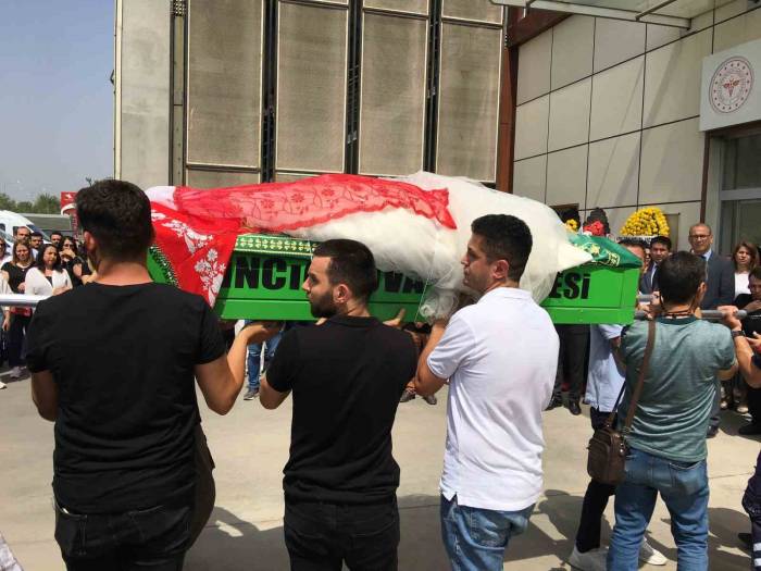 Tabutuna Gelinlik Örtülen Çelebi Son Yolculuğuna Uğurlandı